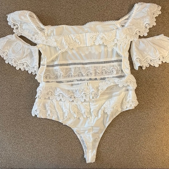 Alpha & Omega Off-Shoulder Ruffle Bodysuit NWT - Picture 4 of 9